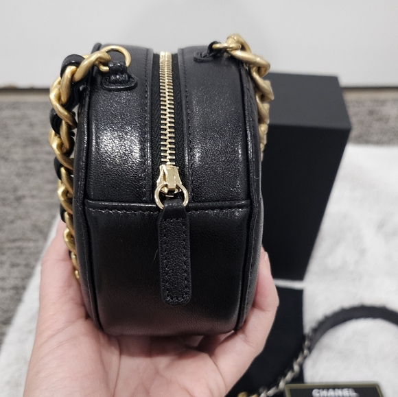 *Like New* Chanel 19 Round Clutch On Chain - Picture 4 of 7